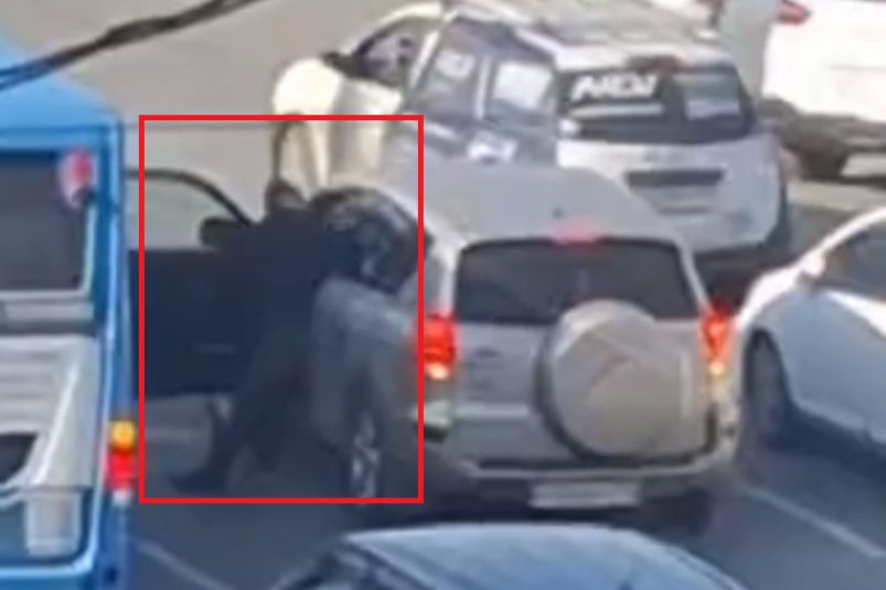 "Открыл дверь и сел на ходу": лютый "экшн" на дороге попал на видео во Владивостоке