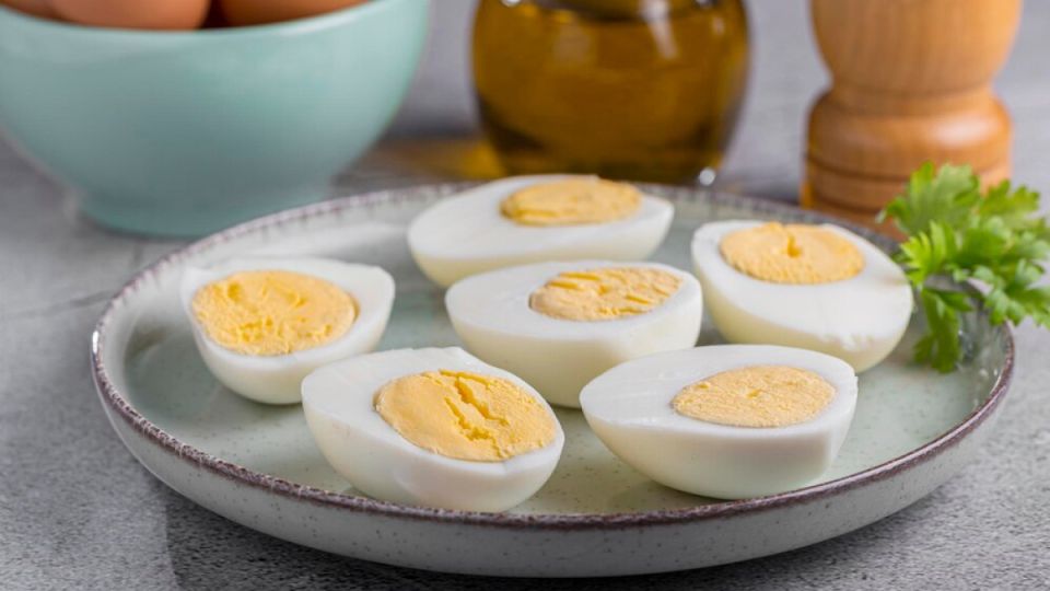 Разноцветные варёные яйца: вкус меняется до неузнаваемости — 2 способа окраски
