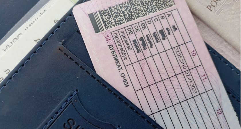 Водителей с 10-летним стажем заставят заменить права уже в мае: в ином случае нужно заплатить 30 000 рублей штрафа