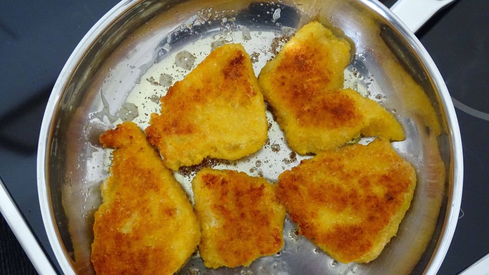 Из простых ингредиентов: рецептом вкусных куриных котлет поделился шеф Ивлев