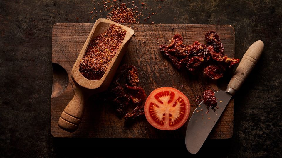 Храните вяленые томаты только так: перестанете их выбрасывать раньше времени