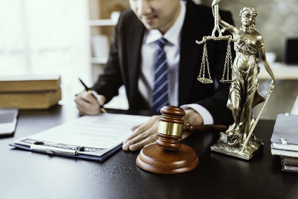 Советы по выбору юриста: как избежать распространённых ошибок