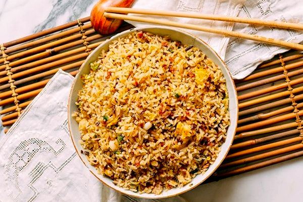 Сычуаньский жареный рис: окунитесь в яркость восточной кухни