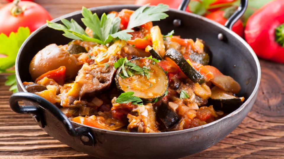 Жаркое из баклажанов и мяса по-грузински: на праздничном столе всегда будет к месту