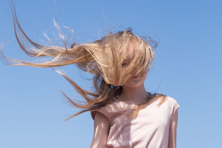 "Не сухой шампунь": как продлить свежесть волос - советы, которые помогут женщинам