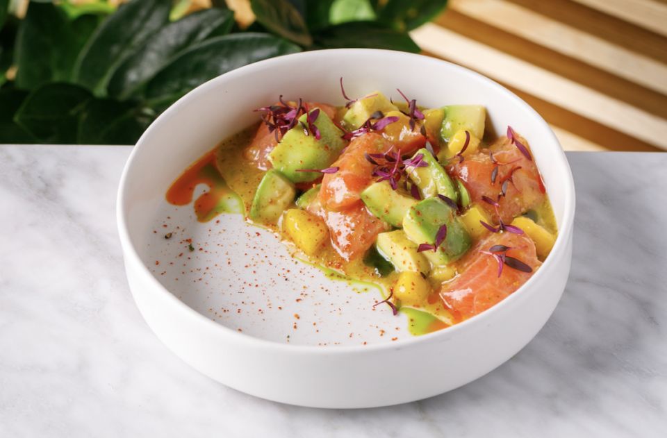 Севиче с лососем и авокадо: освежающий вкус, который покоряет сердца