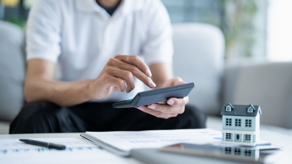 Как уйти от коммунальных долгов: сроки и особенности взыскания