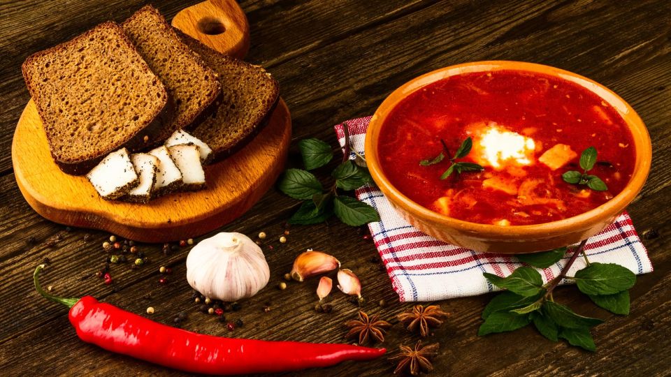 С таким мясом о вкусном борще и не мечтайте: вот из чего надо варить бульон