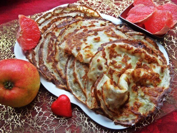 Вкус детства: необычные блины с яблоками по бабушкиному рецепту
