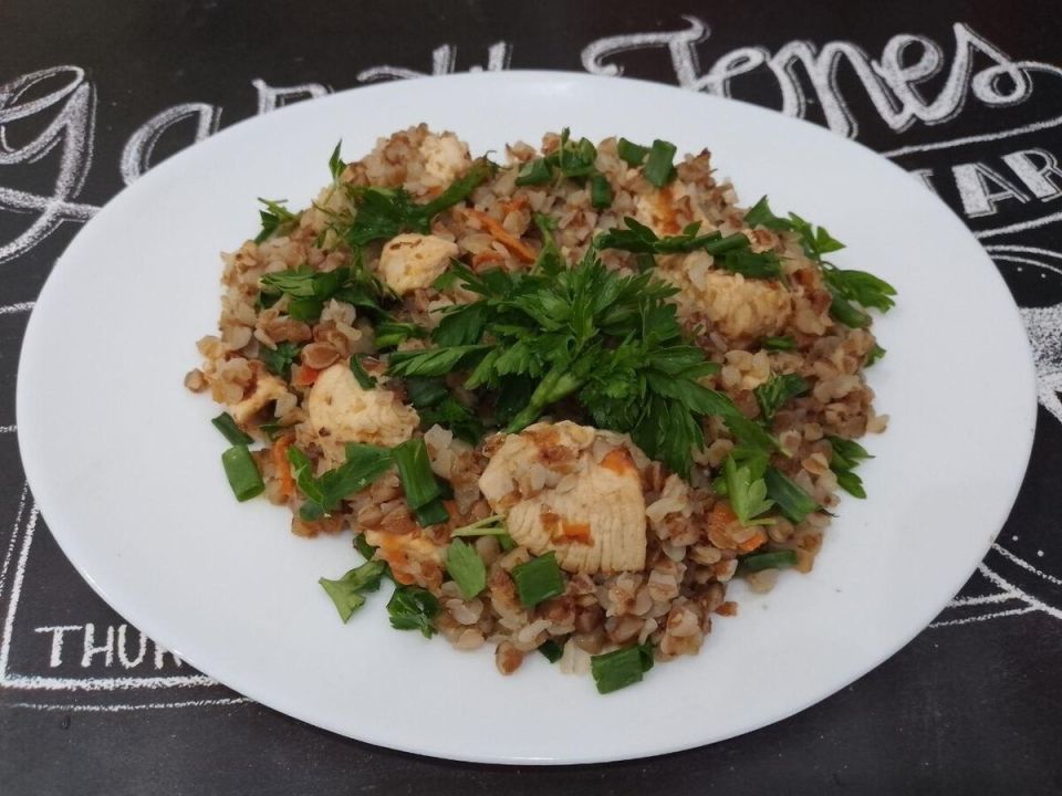 Гречневая каша с овощами и филе: быстро, вкусно и сытно