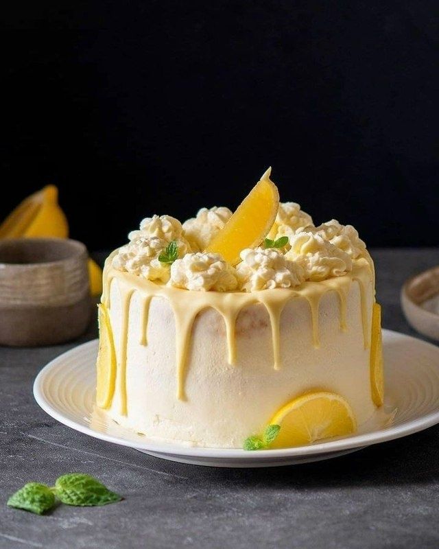 Лимонно-черничный торт: сочетание свежести и сладости