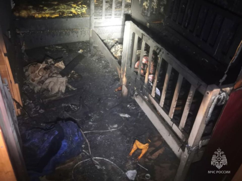 В Тынде в пожаре погибли молодая мать с сыном