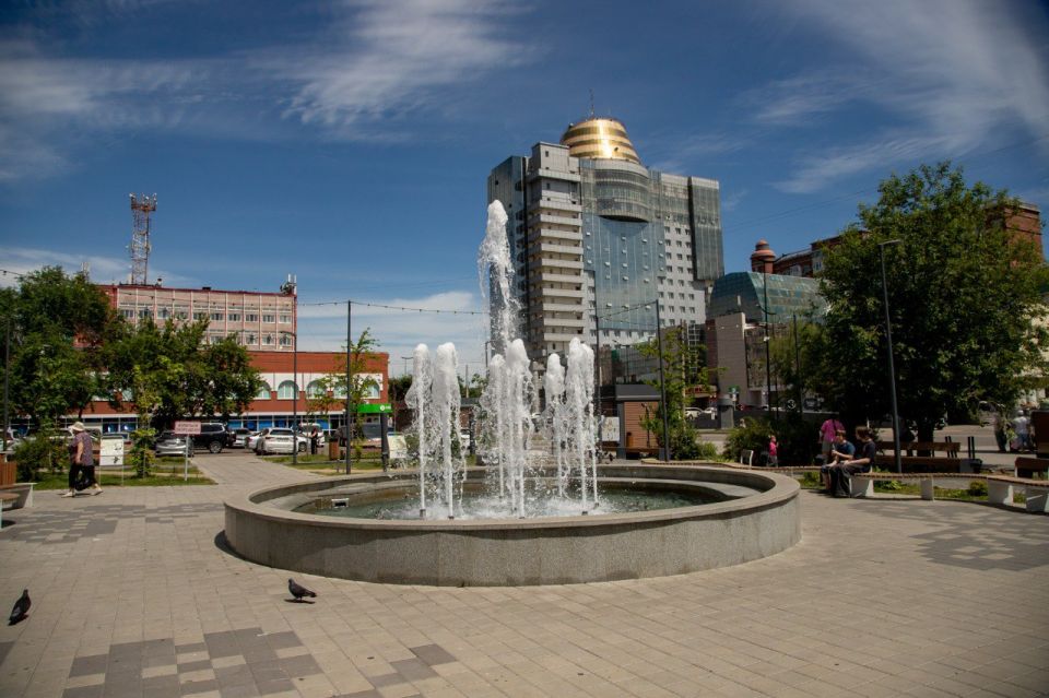      9 :