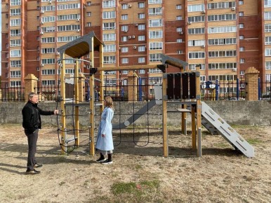 Депутаты проверили качество благоустройства дворов в Благовещенске