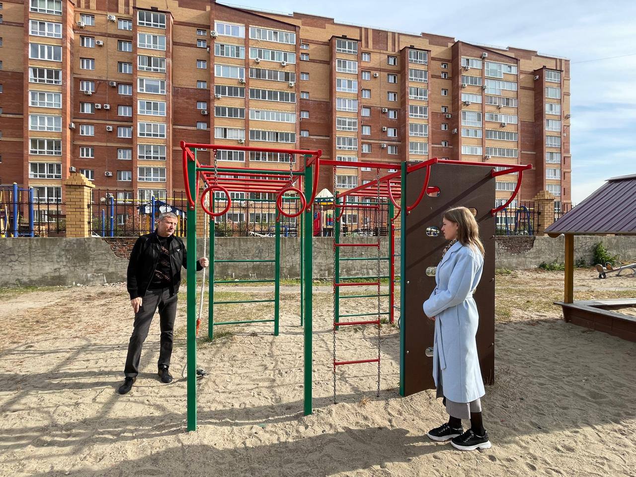 Депутаты проверили качество благоустройства дворов в Благовещенске Депутаты проверили качество благоустройства дворов в Благовещенске