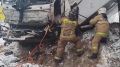 Спасатели распилили автобус, чтобы достать водителя — пассажирский транспорт столкнулся с авторефрижератором на трассе в Амурской области
