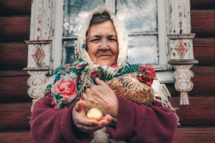 Как белорусы проводят время за покупками: зарплаты, пенсии и цены на продукты в 2025 году