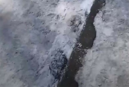Организация выплатила компенсацию морального вреда ребенку за травму, полученную при падении со скользкой лестницы