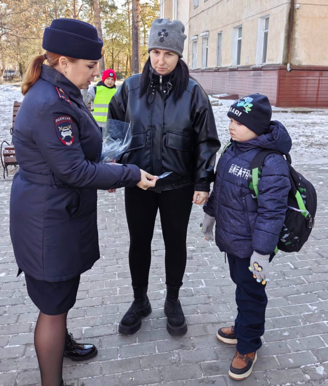 Госавтоинспекция совместно с родительским патрулем и ребятами из отряда ЮИД МАОУ «Школа № 17» города Белогорск провели вблизи общеобразовательной организации профилактический рейд, направленный на популяризацию использования... Госавтоинспекция совместно с родительским патрулем и ребятами из отряда ЮИД МАОУ «Школа № 17» города Белогорск провели вблизи общеобразовательной организации профилактический рейд, направленный на популяризацию использования...