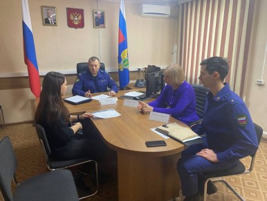 Заместитель прокурора Амурской области Александр Трифонов провел личный прием жителей нескольких районов области