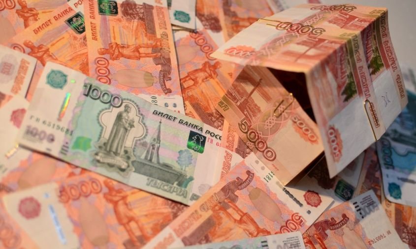 В Приамурье авиадиспетчер похитил у работодателя более 600 000 рублей
