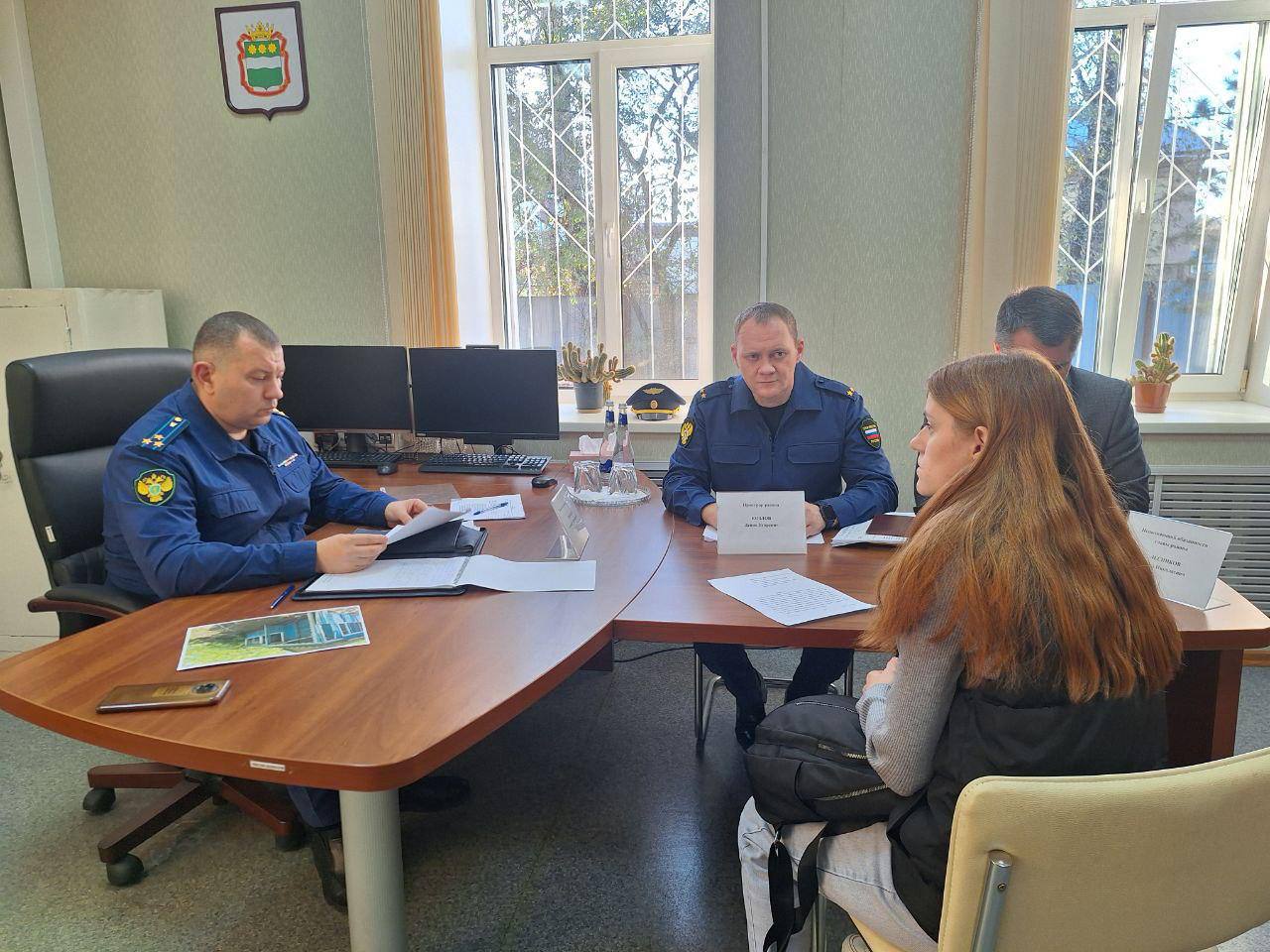 Заместитель прокурора Амурской области Александр Трифонов провел личный прием жителей нескольких районов области Заместитель прокурора Амурской области Александр Трифонов провел личный прием жителей нескольких районов области