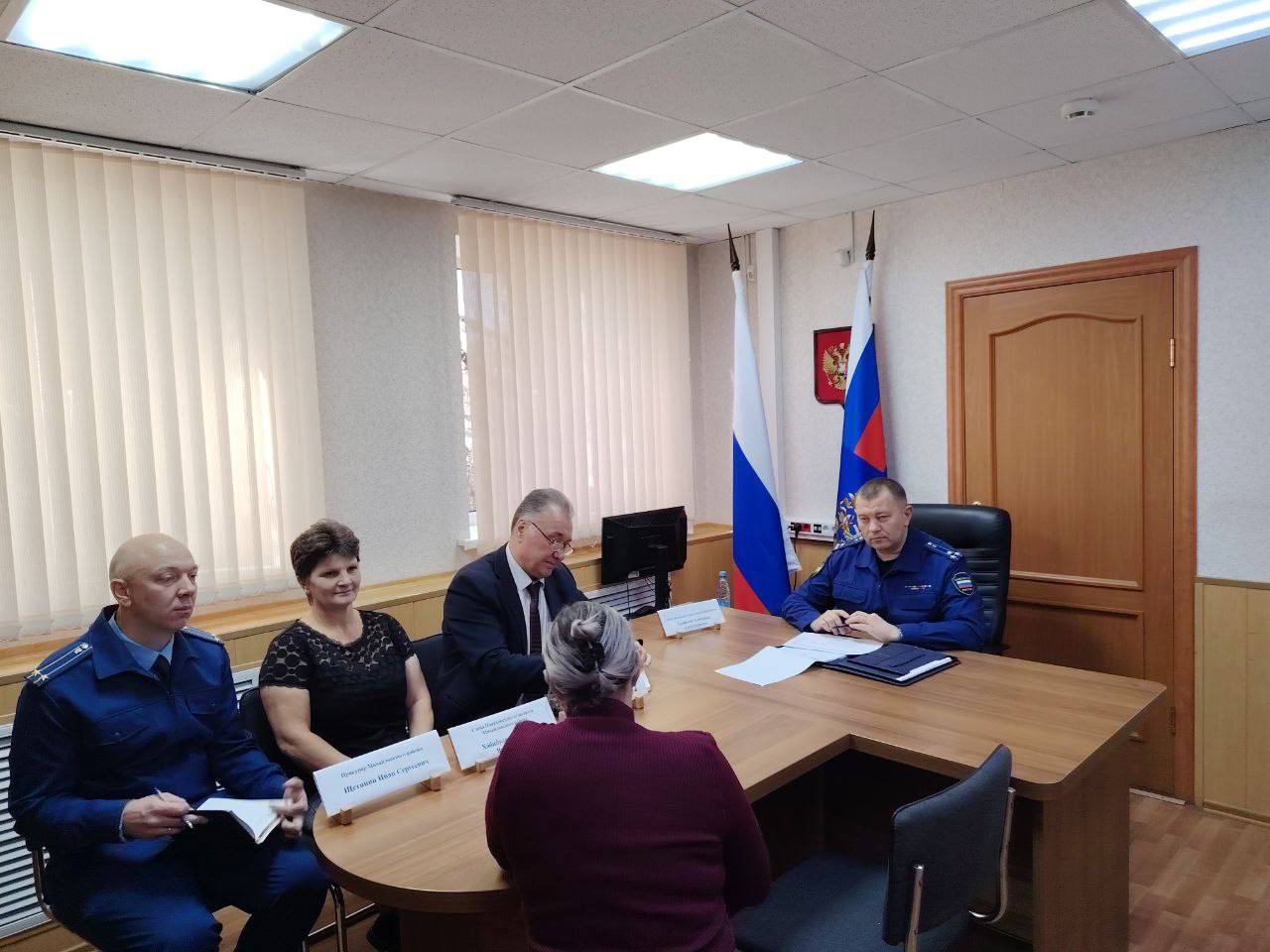 Заместитель прокурора Амурской области Александр Трифонов провел личный прием жителей нескольких районов области Заместитель прокурора Амурской области Александр Трифонов провел личный прием жителей нескольких районов области