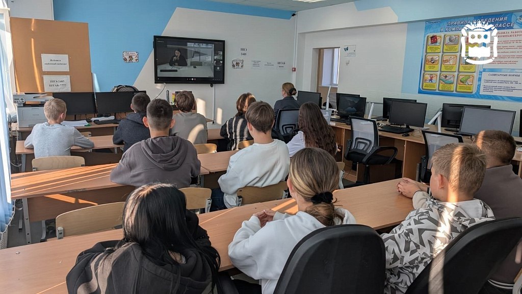 Студенты Амурского медколледжа провели серию профориентационных встреч со школьниками области