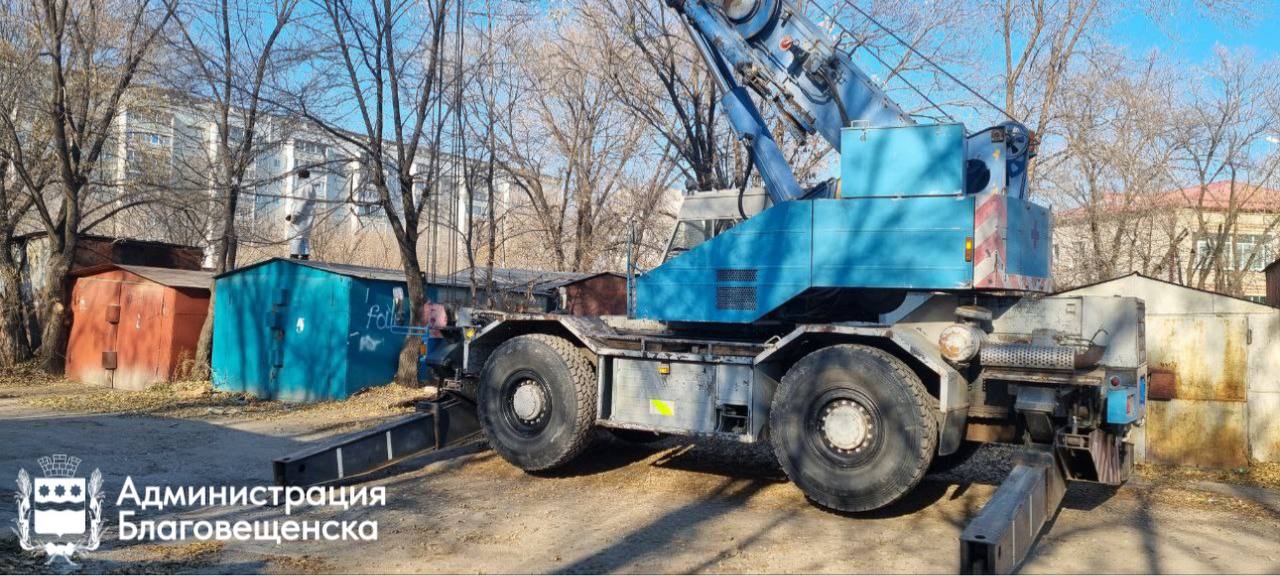 Благовещенск освобождают от самостроя: ещё четыре гаража отправились на площадку временного хранения
