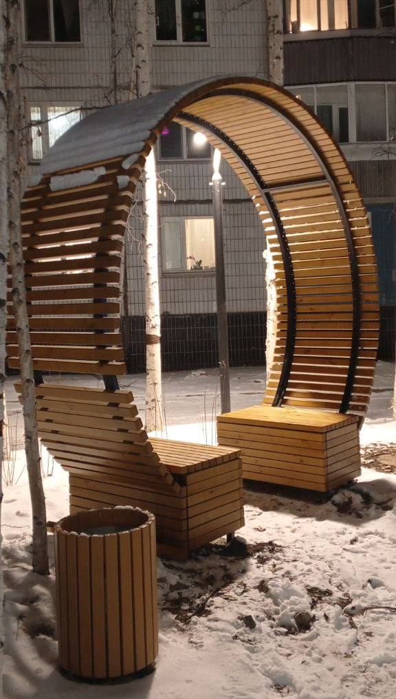 В Тынде на Школьной от рук вандалов пострадали новые арт-объекты