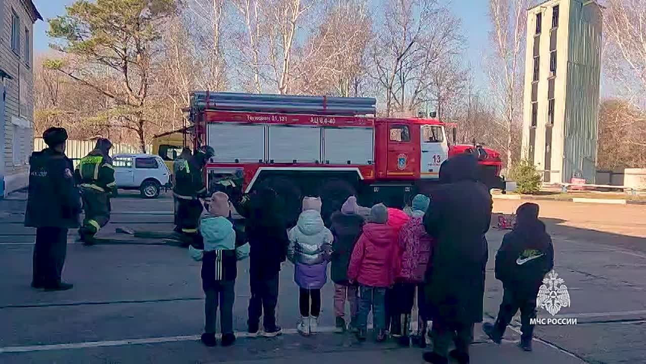 Малышам чрезвычайно интересно