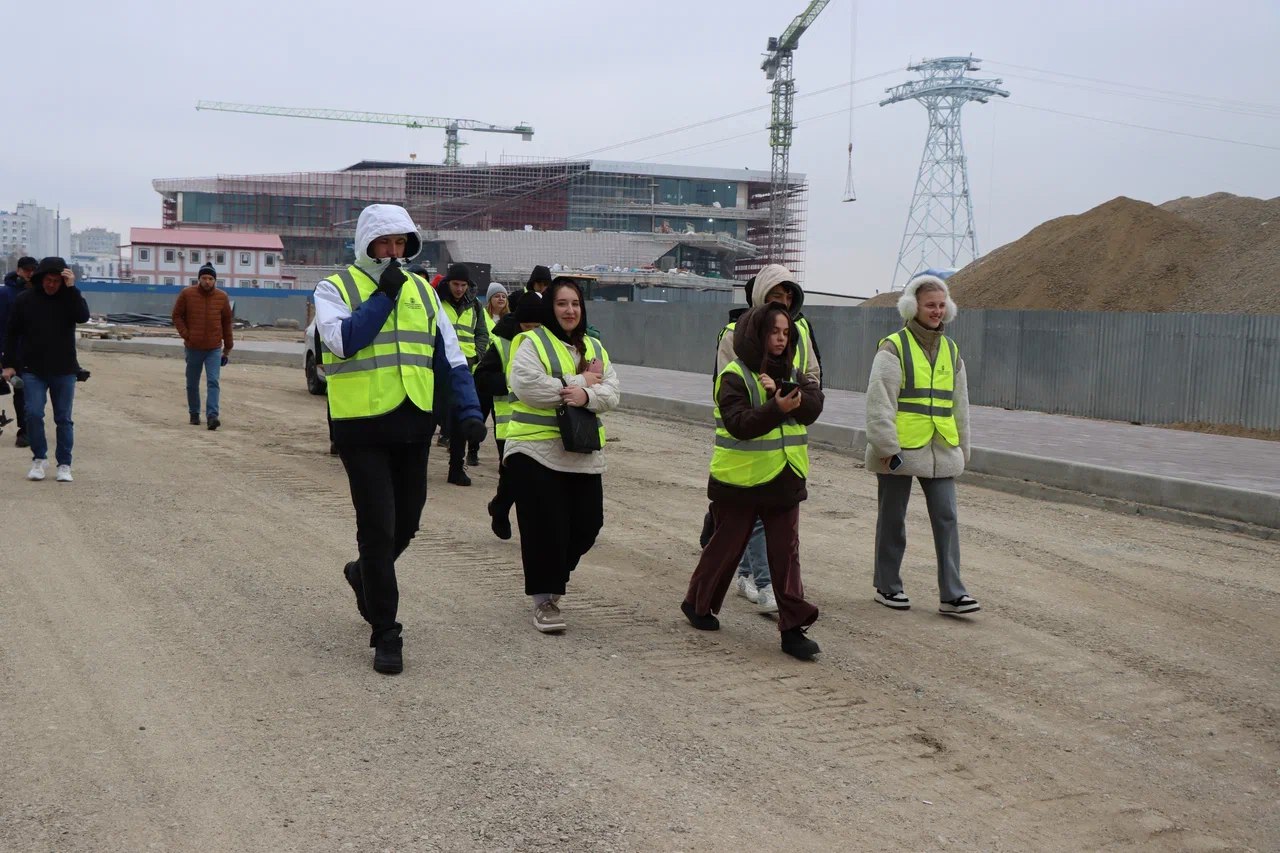 Встретились со студентами 4 курса ДальГАУ на благовещенских дорожных объектах нацпроекта «Инфраструктура для жизни»