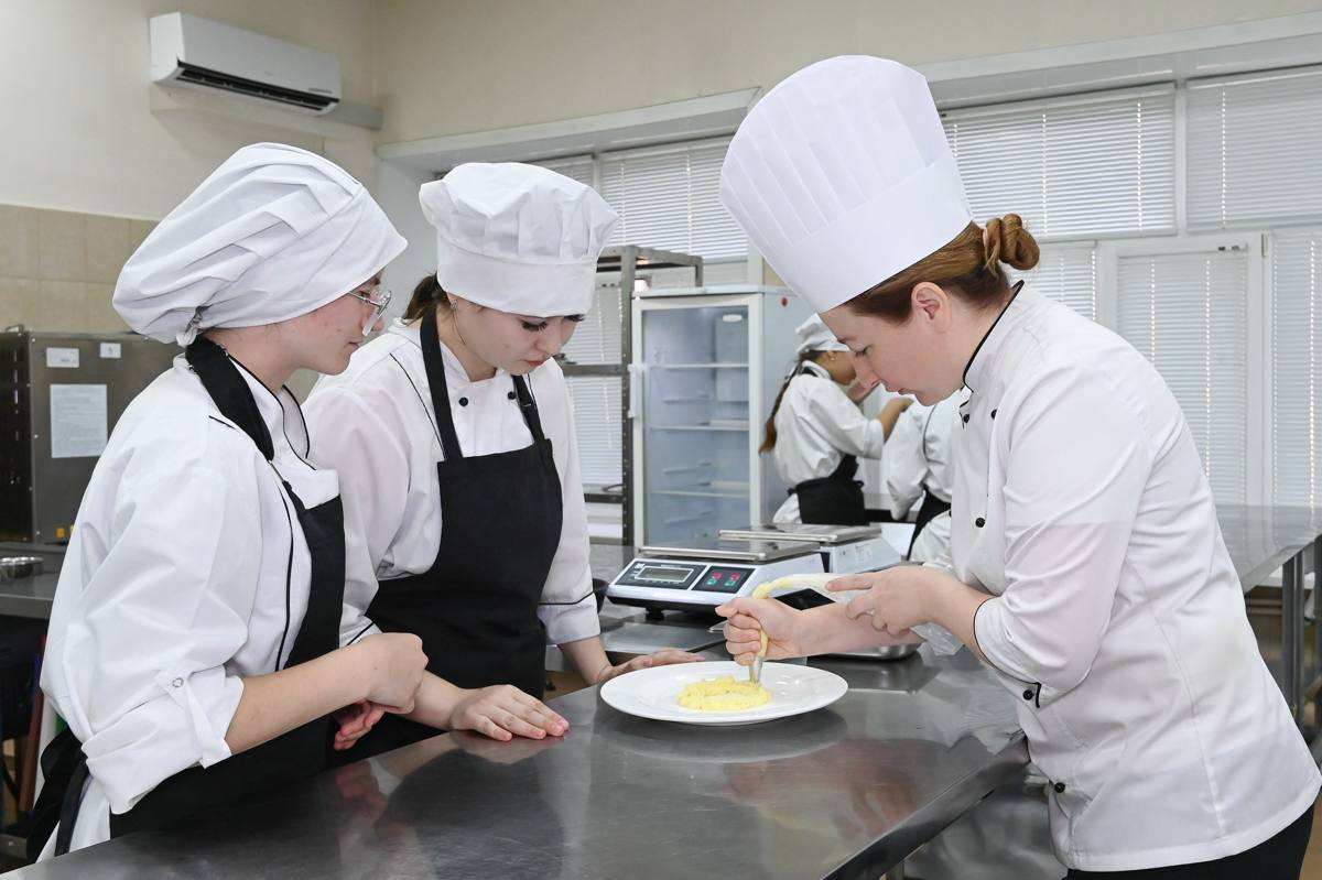 Кадровый голод на кухне: как в Приамурье готовят шефов нового поколения Кадровый голод на кухне: как в Приамурье готовят шефов нового поколения