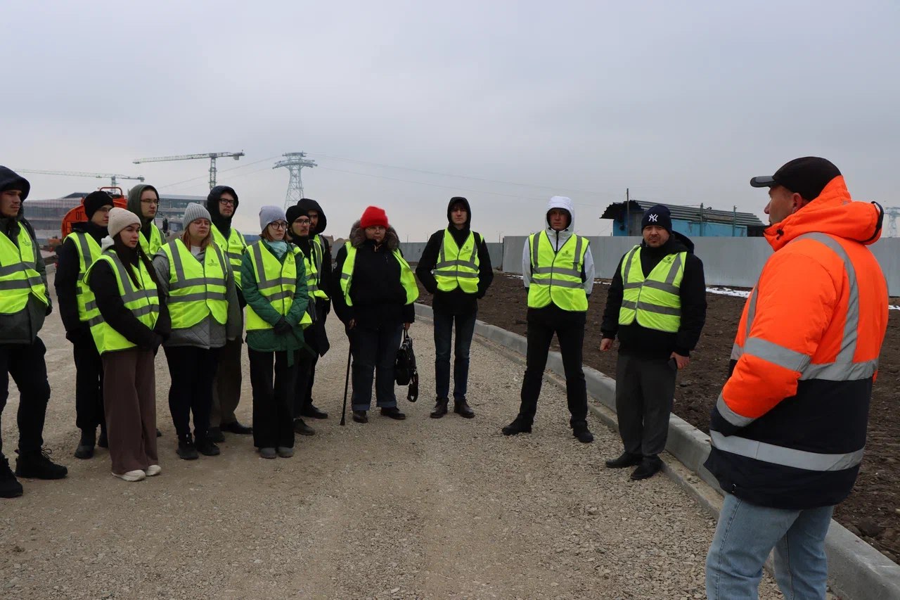 Встретились со студентами 4 курса ДальГАУ на благовещенских дорожных объектах нацпроекта «Инфраструктура для жизни» Встретились со студентами 4 курса ДальГАУ на благовещенских дорожных объектах нацпроекта «Инфраструктура для жизни»