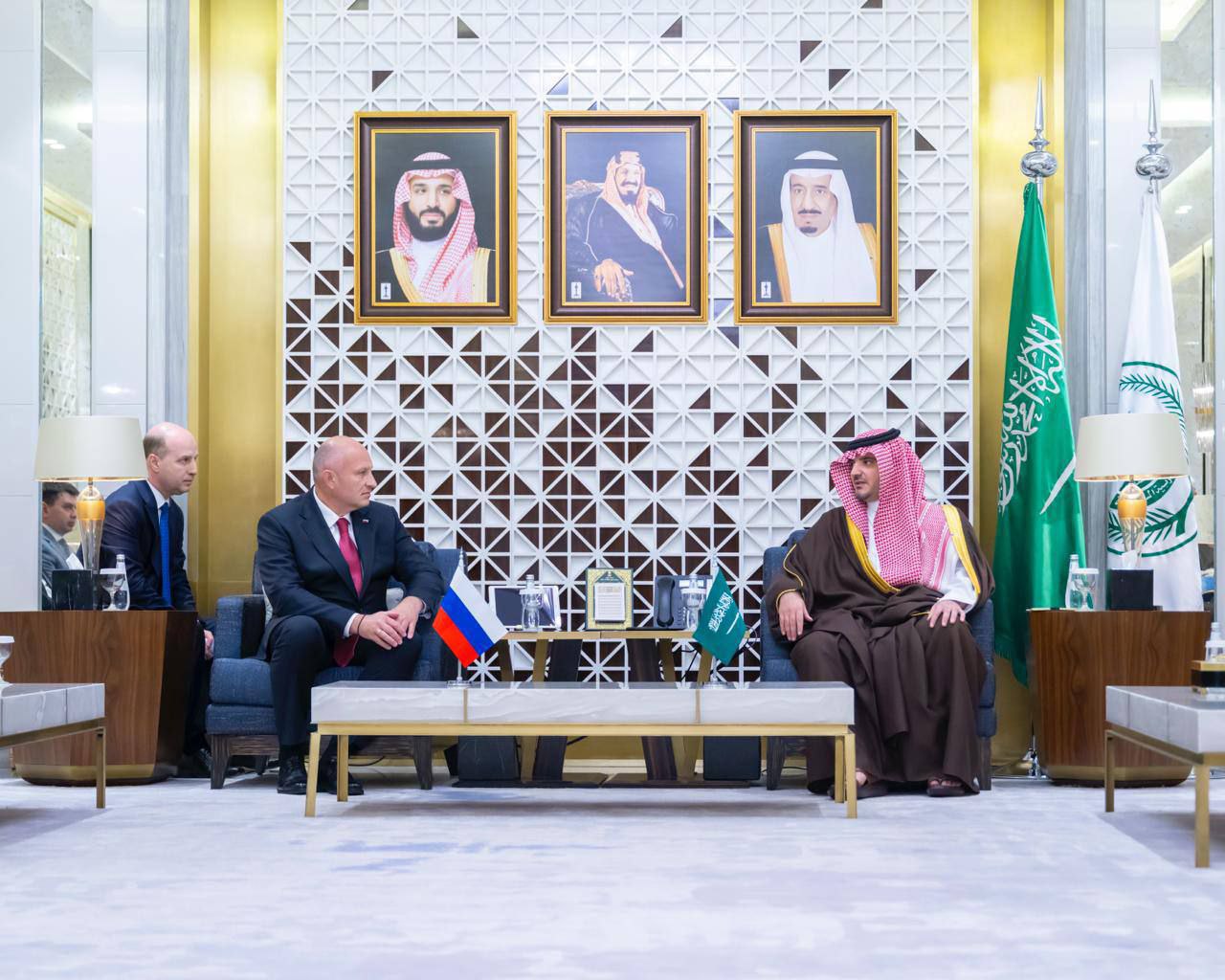 #События_в_России. Гуманитарные операции и развитие совместных проектов в сфере содействия международному развитию обсудил глава МЧС России Александр Куренков в Центре гуманитарной помощи Королевства Саудовской Аравии #События_в_России. Гуманитарные операции и развитие совместных проектов в сфере содействия международному развитию обсудил глава МЧС России Александр Куренков в Центре гуманитарной помощи Королевства Саудовской Аравии