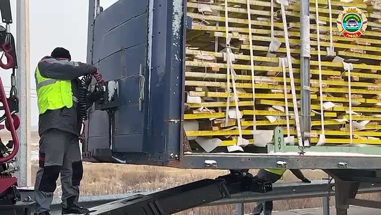 Автомобилист получил штраф за брошенный в неположенном месте груженый прицеп