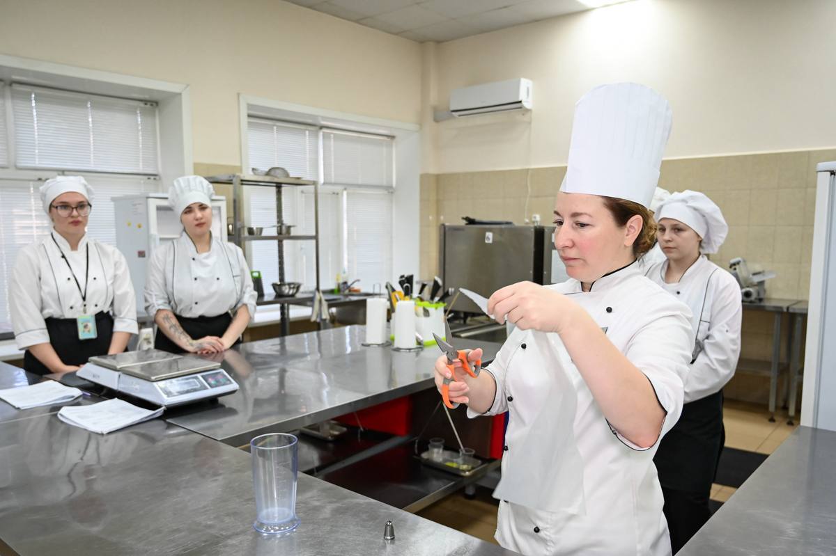 Кадровый голод на кухне: как в Приамурье готовят шефов нового поколения Кадровый голод на кухне: как в Приамурье готовят шефов нового поколения