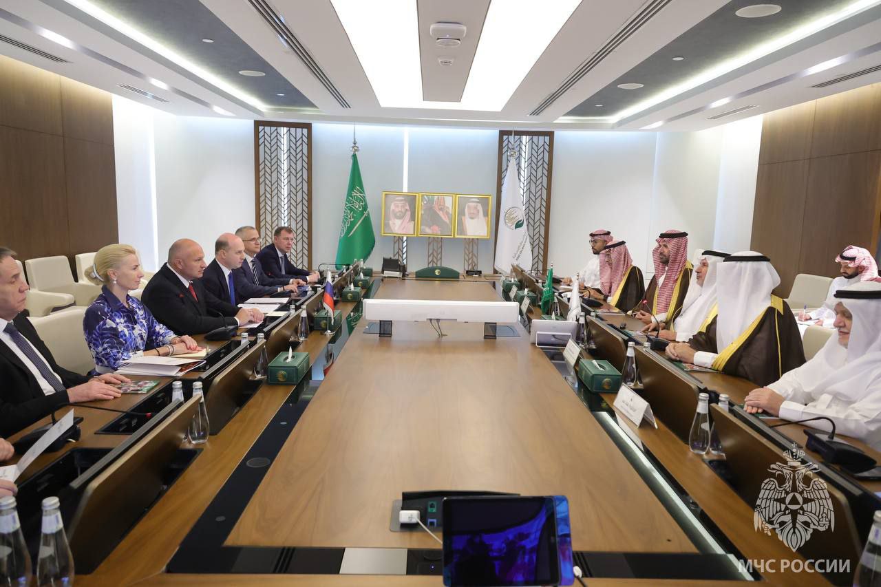 #События_в_России. Гуманитарные операции и развитие совместных проектов в сфере содействия международному развитию обсудил глава МЧС России Александр Куренков в Центре гуманитарной помощи Королевства Саудовской Аравии