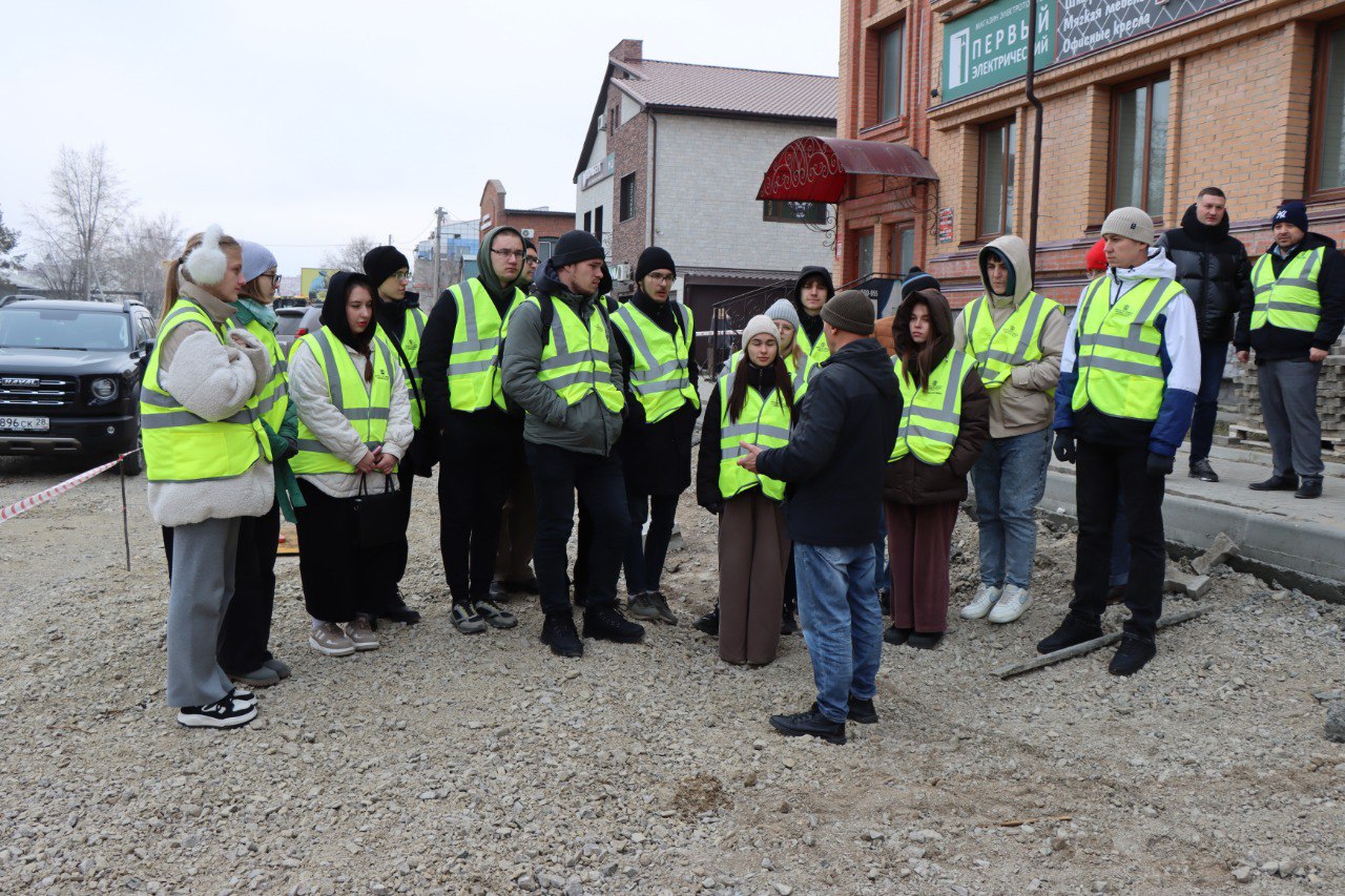 Встретились со студентами 4 курса ДальГАУ на благовещенских дорожных объектах нацпроекта «Инфраструктура для жизни» Встретились со студентами 4 курса ДальГАУ на благовещенских дорожных объектах нацпроекта «Инфраструктура для жизни»
