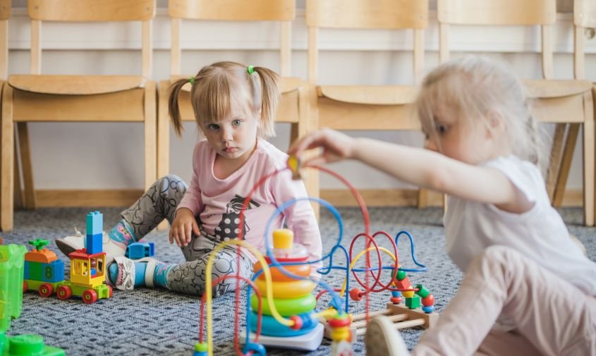 Третий ребенок — почти бесплатно: в Госдуме предложили увеличить компенсацию родителям за оплату детсада