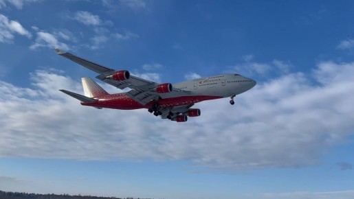 «Джамбо прилетел». Ловите еще немного кадров с посадки самолета Boeing 747-400