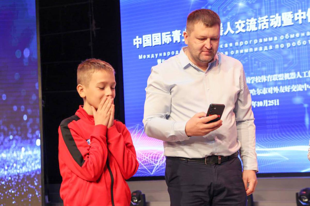 Амурская делегация вернулась с соревнований по робототехнике «КиберДао» Амурская делегация вернулась с соревнований по робототехнике «КиберДао»