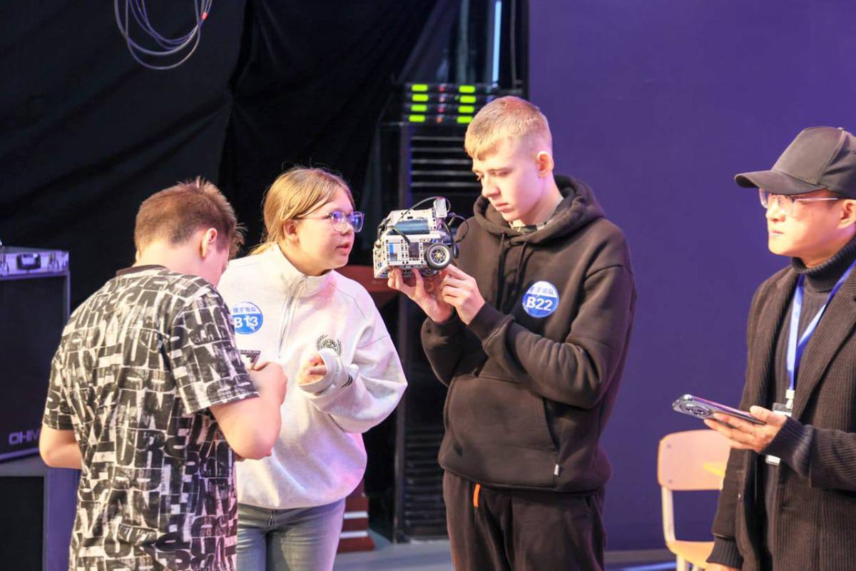 Амурская делегация вернулась с соревнований по робототехнике «КиберДао» Амурская делегация вернулась с соревнований по робототехнике «КиберДао»