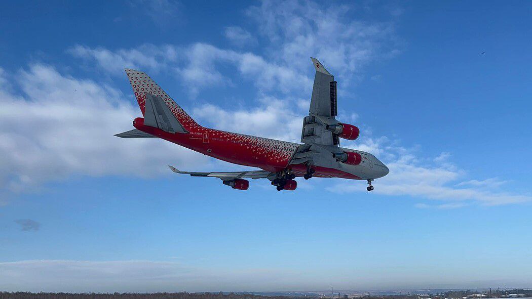 Утром в аэропорту амурской столицы впервые приземлился легендарный Boeing 747 Утром в аэропорту амурской столицы впервые приземлился легендарный Boeing 747