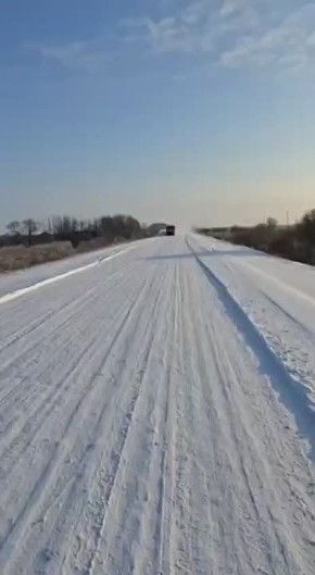 После снегопада на региональных дорогах задействовано 110 единиц спецтехники и около 100 дорожных рабочих