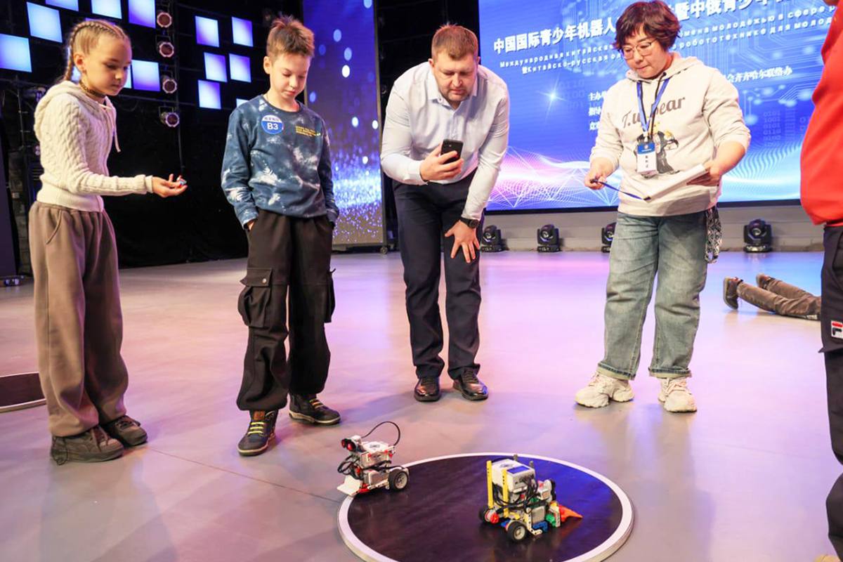 Амурская делегация вернулась с соревнований по робототехнике «КиберДао» Амурская делегация вернулась с соревнований по робототехнике «КиберДао»