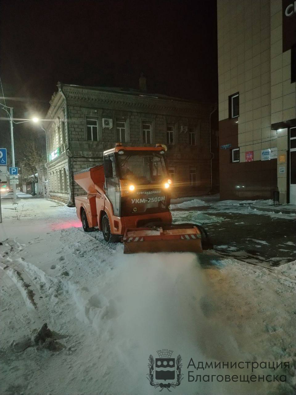Чистка тротуаров, заметание дорог, подсыпка противогололедным материалом