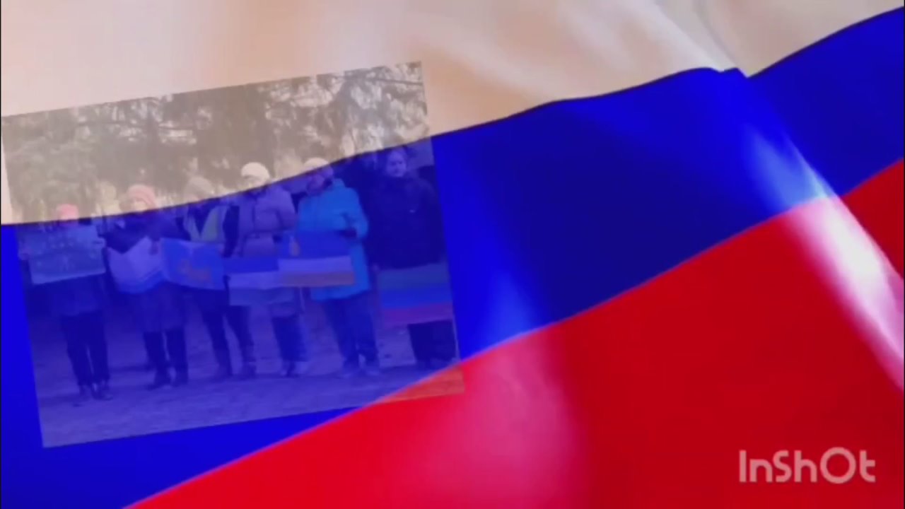 Школьники Белогорского округа подняли государственный триколор и флаги 89 регионов России