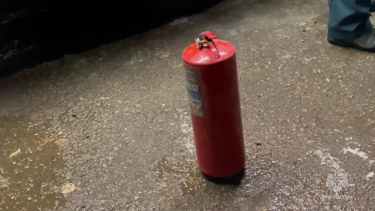 В Благовещенске потушили пожар в подъезде жилого дома