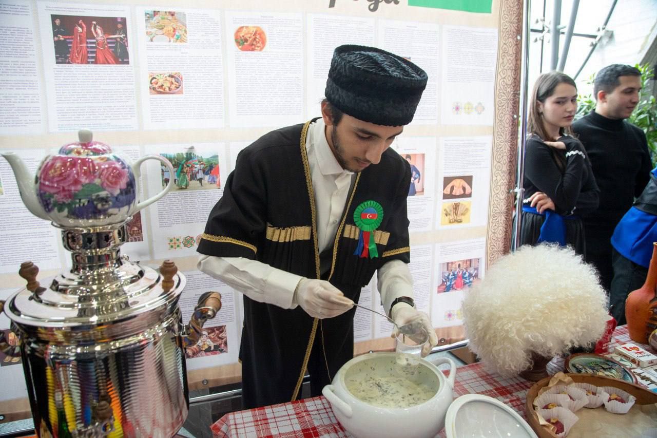 Губернатор региона Василий Орлов поздравил амурчан с Днём народного единства Губернатор региона Василий Орлов поздравил амурчан с Днём народного единства
